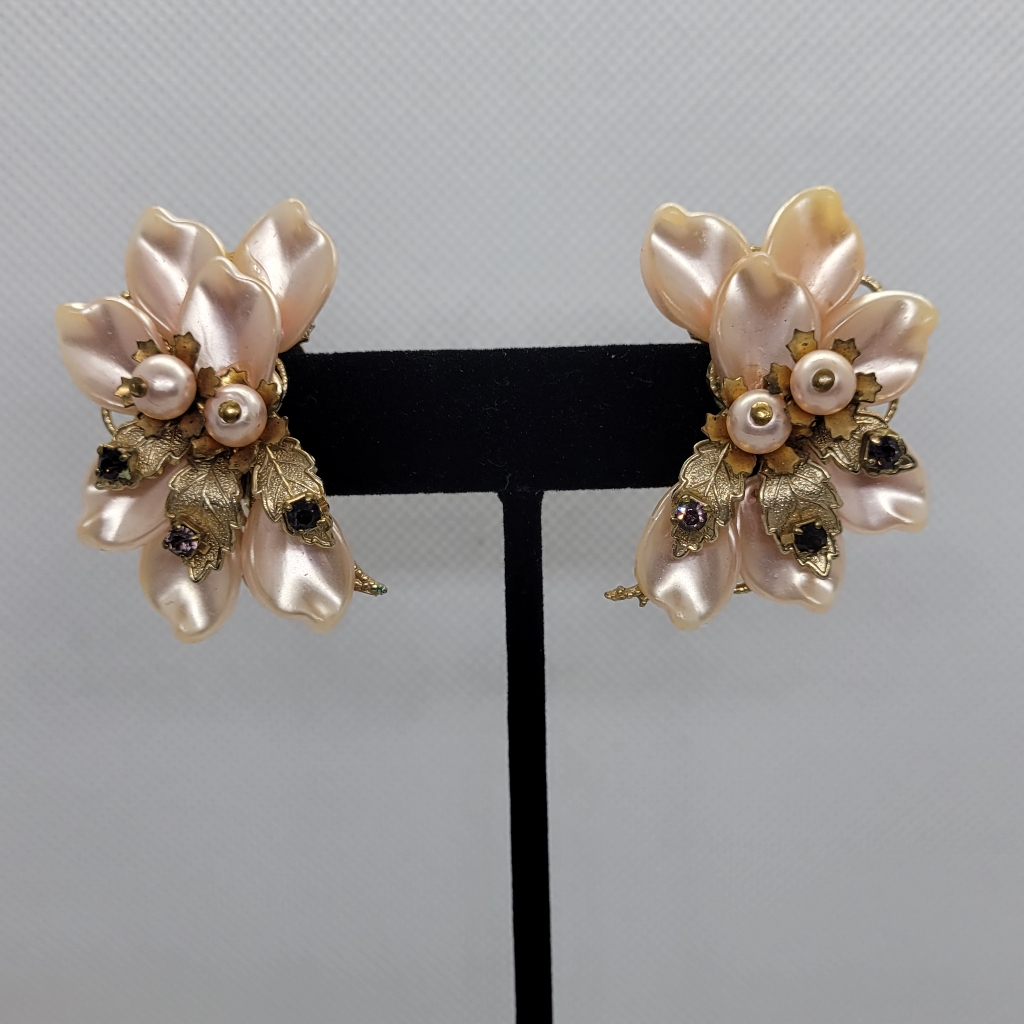 Vintage Resin Crystal Pearl Clip-On Earrings 9$